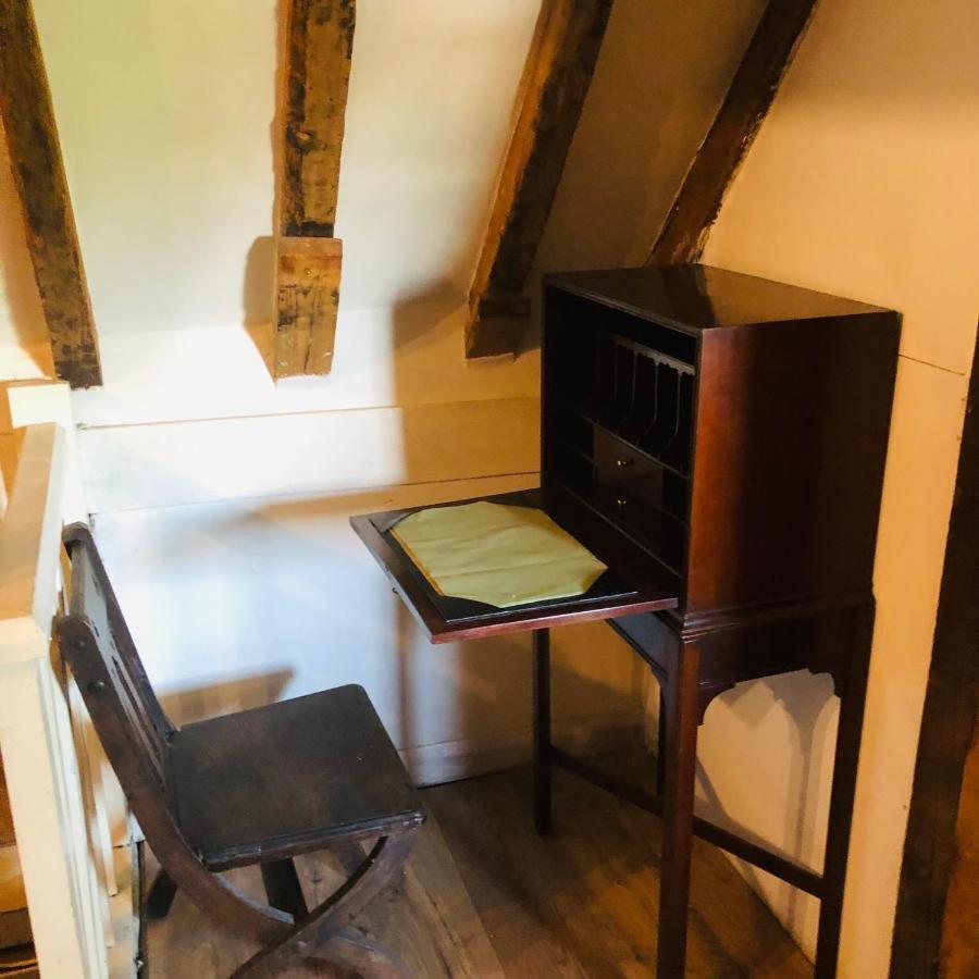 Tudor House - Double Room - Shared Bathroom Goff's Oak Buitenkant foto
